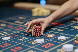 8887 Live Casino Dealer မြန်မာ ကစားသမားများနှင့် Baccarat ကစားနေပုံ